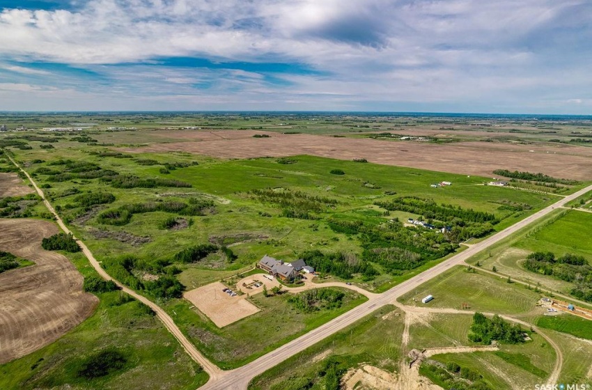 Rural Address, Corman Park Rm No. 344, Saskatchewan S7V 0X4, 4 Bedrooms Bedrooms, 16 Rooms Rooms,3 BathroomsBathrooms,Acreage,For Sale,Winds Edge Farm,Rural Address,SK974914