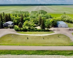 Rural Address, Weyburn Rm No. 67, Saskatchewan S0G 3G0, 3 Bedrooms Bedrooms, 12 Rooms Rooms,2 BathroomsBathrooms,Acreage,For Sale,RM of Weyburn Acreage,Rural Address,SK975221