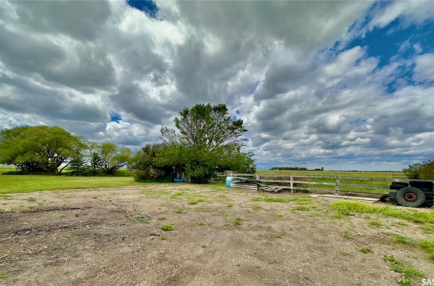 Rural Address, Weyburn Rm No. 67, Saskatchewan S0G 3G0, 3 Bedrooms Bedrooms, 12 Rooms Rooms,2 BathroomsBathrooms,Acreage,For Sale,RM of Weyburn Acreage,Rural Address,SK975221