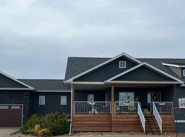 Rural Address, Swift Current Rm No. 137, Saskatchewan S9H 4X7, 5 Bedrooms Bedrooms, 19 Rooms Rooms,3 BathroomsBathrooms,Acreage,For Sale,Knakoske Acreage Swift Current,Rural Address,SK993248