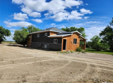 NA Service ROAD, Mclean, Saskatchewan S0G 3E0, 3 Bedrooms Bedrooms, 10 Rooms Rooms,2 BathroomsBathrooms,Acreage,For Sale,Leonard Acerage,Service,SK980708