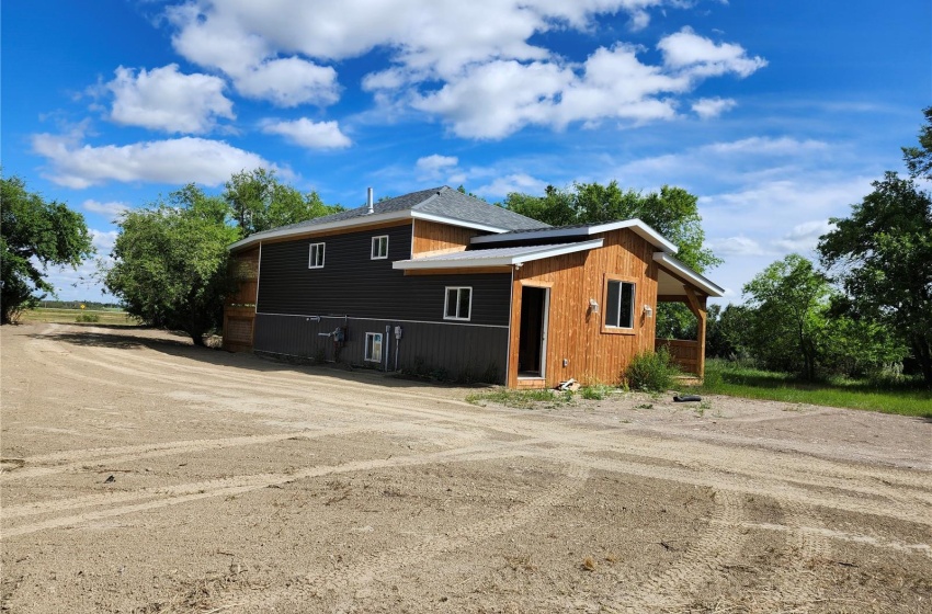 NA Service ROAD, Mclean, Saskatchewan S0G 3E0, 3 Bedrooms Bedrooms, 10 Rooms Rooms,2 BathroomsBathrooms,Acreage,For Sale,Leonard Acerage,Service,SK980708