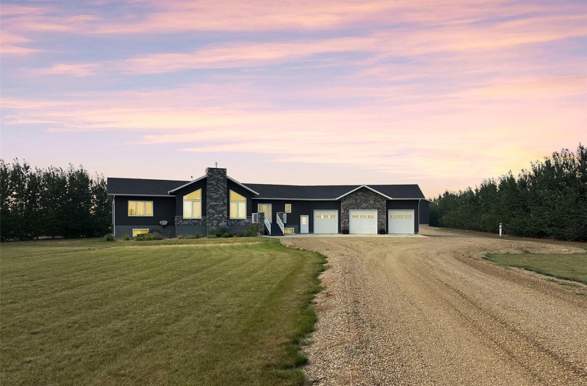 111 Warkentin ROAD, Swift Current Rm No. 137, Saskatchewan S9H 4X7, 6 Bedrooms Bedrooms, 17 Rooms Rooms,3 BathroomsBathrooms,Acreage,For Sale,Warkentin,SK981786