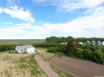 Rural Address, Chesterfield Rm No. 261, Saskatchewan S0L 0Y0, 4 Bedrooms Bedrooms, 15 Rooms Rooms,3 BathroomsBathrooms,Acreage,For Sale,B. Hennes Acreage,Rural Address,SK982015