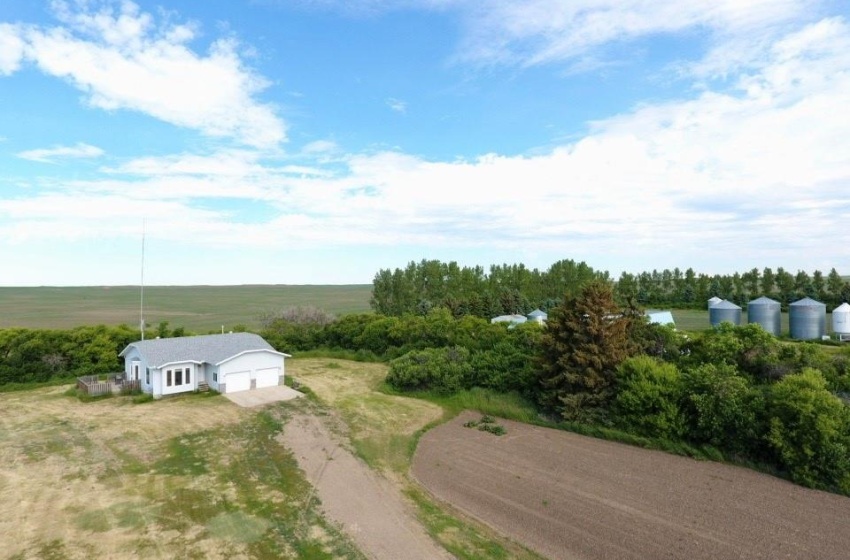 Rural Address, Chesterfield Rm No. 261, Saskatchewan S0L 0Y0, 4 Bedrooms Bedrooms, 15 Rooms Rooms,3 BathroomsBathrooms,Acreage,For Sale,B. Hennes Acreage,Rural Address,SK982015