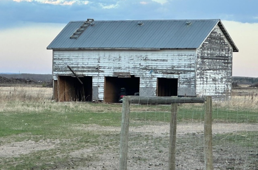 Rural Address, Hudson Bay Rm No. 394, Saskatchewan S0E 0Y0, 4 Bedrooms Bedrooms, 14 Rooms Rooms,3 BathroomsBathrooms,Acreage,For Sale,Serhan South Dehy,Rural Address,SK982127