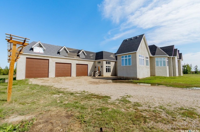 Rural Address, Weyburn Rm No. 67, Saskatchewan S4H 3J9, 4 Bedrooms Bedrooms, 20 Rooms Rooms,3 BathroomsBathrooms,Acreage,For Sale,Hagel Acreage,Rural Address,SK982329