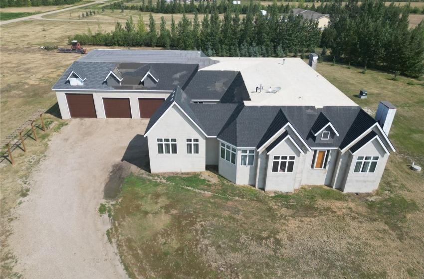 Rural Address, Weyburn Rm No. 67, Saskatchewan S4H 3J9, 4 Bedrooms Bedrooms, 20 Rooms Rooms,3 BathroomsBathrooms,Acreage,For Sale,Hagel Acreage,Rural Address,SK982329