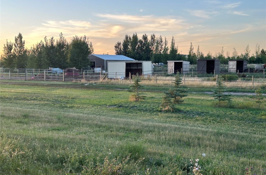 Rural Address, Weyburn Rm No. 67, Saskatchewan S4H 3J9, 4 Bedrooms Bedrooms, 20 Rooms Rooms,3 BathroomsBathrooms,Acreage,For Sale,Hagel Acreage,Rural Address,SK982329