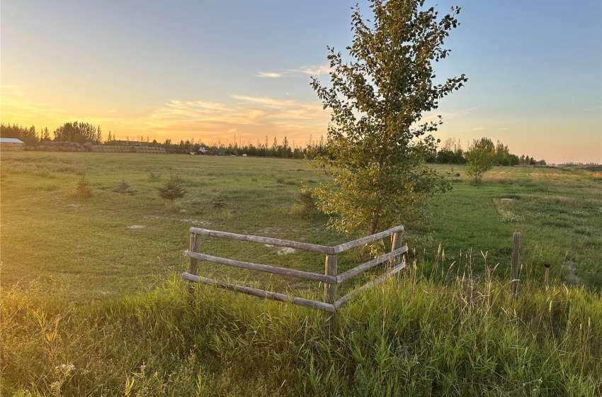 Rural Address, Weyburn Rm No. 67, Saskatchewan S4H 3J9, 4 Bedrooms Bedrooms, 20 Rooms Rooms,3 BathroomsBathrooms,Acreage,For Sale,Hagel Acreage,Rural Address,SK982329