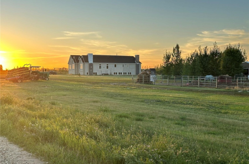 Rural Address, Weyburn Rm No. 67, Saskatchewan S4H 3J9, 4 Bedrooms Bedrooms, 20 Rooms Rooms,3 BathroomsBathrooms,Acreage,For Sale,Hagel Acreage,Rural Address,SK982329