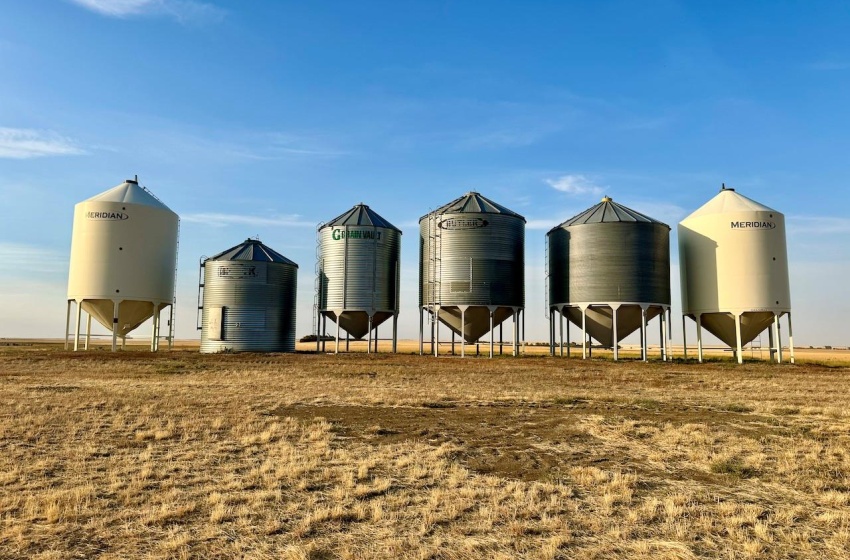 Rural Address, Monet Rm No. 257, Saskatchewan S0L 0B3, ,Farm,For Sale,Wartime East 1,230 acres Grain Farmland,Rural Address,SK984770