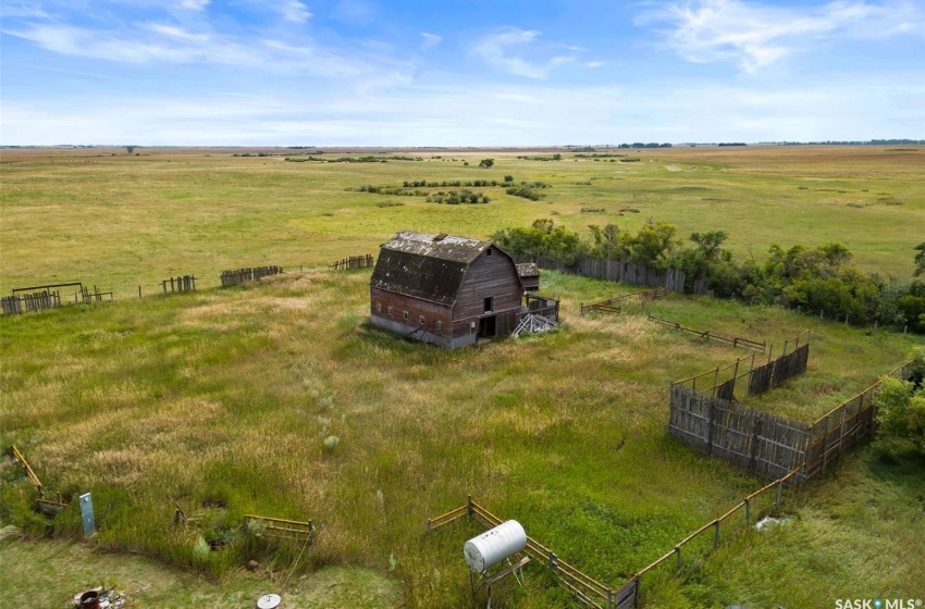 Rural Address, Francis Rm No. 127, Saskatchewan S0G 4X0, 4 Bedrooms Bedrooms, 14 Rooms Rooms,3 BathroomsBathrooms,Acreage,For Sale,Tyvan Acreage,Rural Address,SK982522