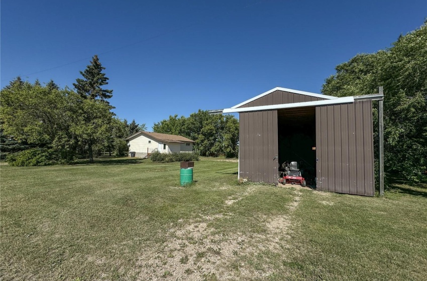 100 Ebenal WAY, Mclean, Saskatchewan S0G 3E0, 3 Bedrooms Bedrooms, 14 Rooms Rooms,2 BathroomsBathrooms,Acreage,For Sale,Village of McLean Acreage,Ebenal,SK982593