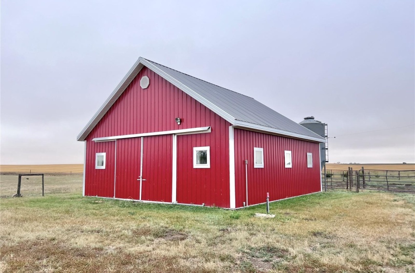 Rural Address, Outlook, Saskatchewan S0L 2N0, 3 Bedrooms Bedrooms, 17 Rooms Rooms,3 BathroomsBathrooms,Acreage,For Sale,Highway 15 Outlook Acreage,Rural Address,SK982676