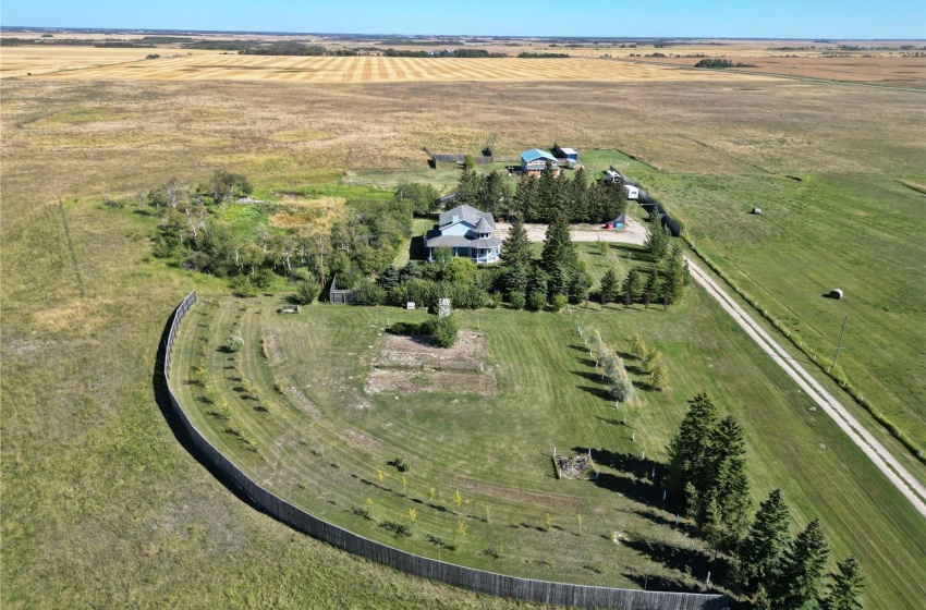 Birds eye view of property featuring a rural view