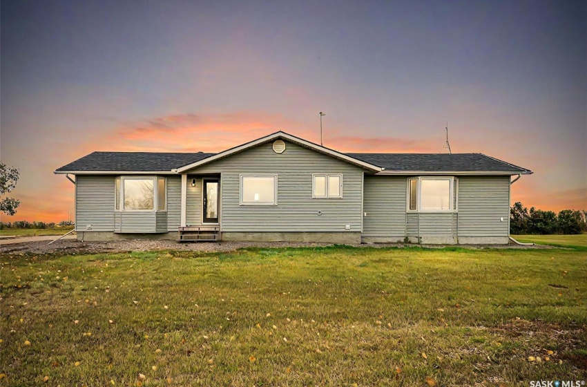 Rural Address, Moose Jaw Rm No. 161, Saskatchewan S6H 4R3, 4 Bedrooms Bedrooms, 13 Rooms Rooms,3 BathroomsBathrooms,Acreage,For Sale,Harlos Acreage,Rural Address,SK984345