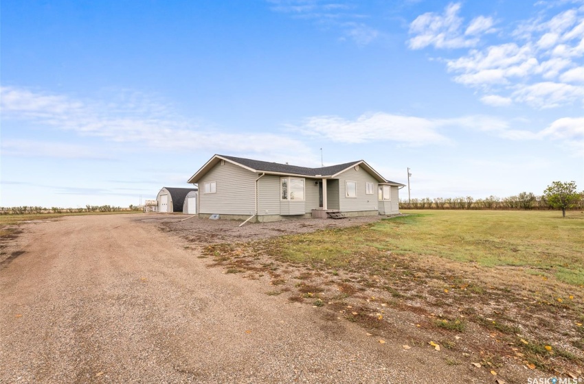 Rural Address, Moose Jaw Rm No. 161, Saskatchewan S6H 4R3, 4 Bedrooms Bedrooms, 13 Rooms Rooms,3 BathroomsBathrooms,Acreage,For Sale,Harlos Acreage,Rural Address,SK984345