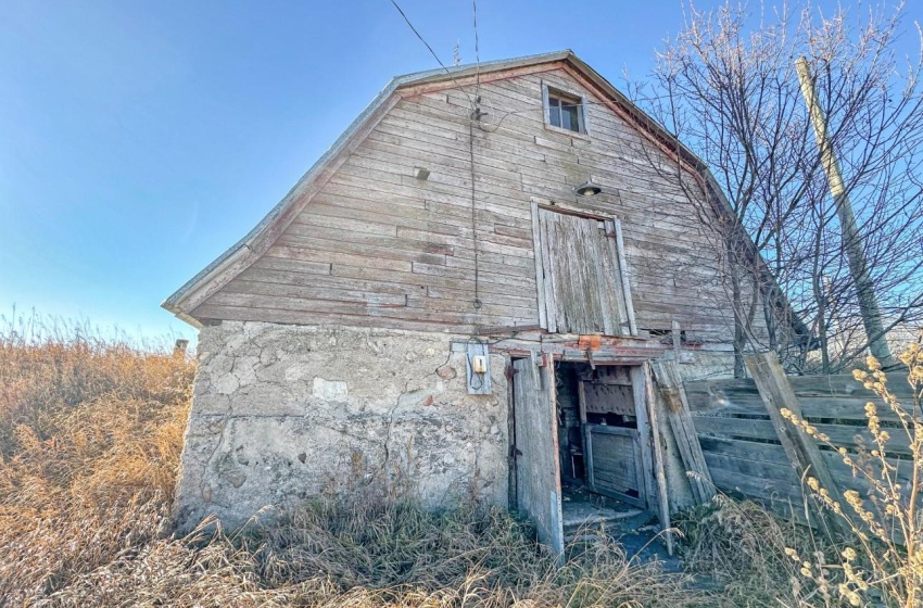 old dairy Barn with loft 80x23 rough interior measurement