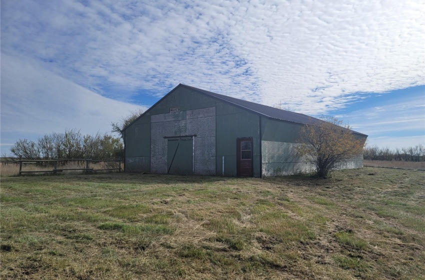 220 Rural Address, Mckillop Rm No. 220, Saskatchewan S0G 0L0, 2 Bedrooms Bedrooms, 9 Rooms Rooms,2 BathroomsBathrooms,Acreage,For Sale,Highway 220 west of Bulyea,Rural Address,SK985835