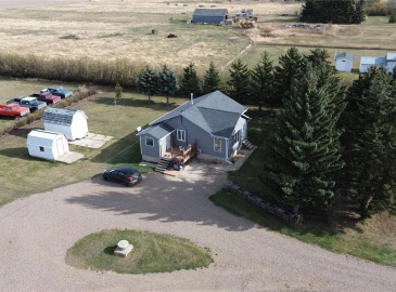 132 Centennial STREET, Swift Current Rm No. 137, Saskatchewan S0N 2Y0, 3 Bedrooms Bedrooms, 10 Rooms Rooms,1 BathroomBathrooms,Acreage,For Sale,Centennial,SK986027