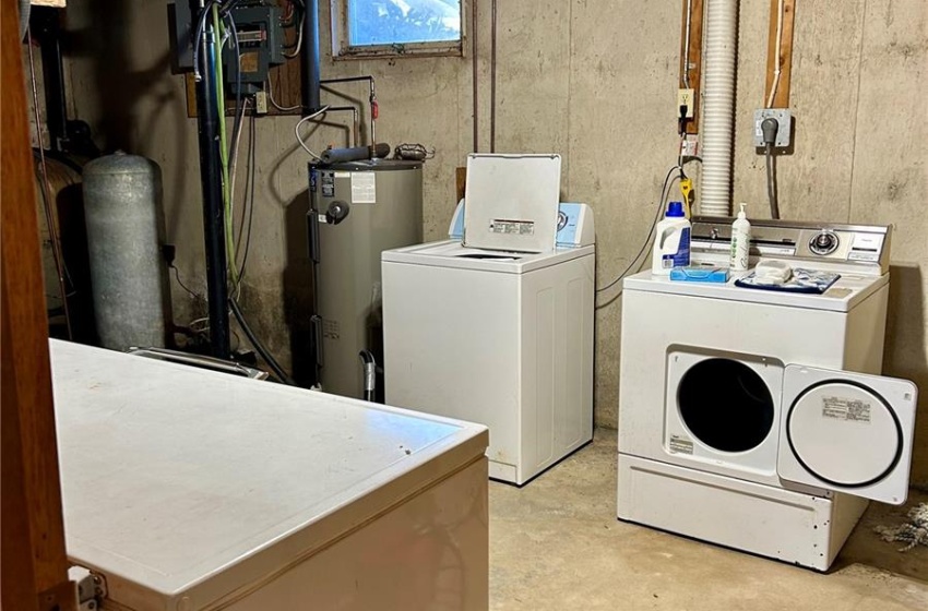 Utility room laundry, storage and furnace