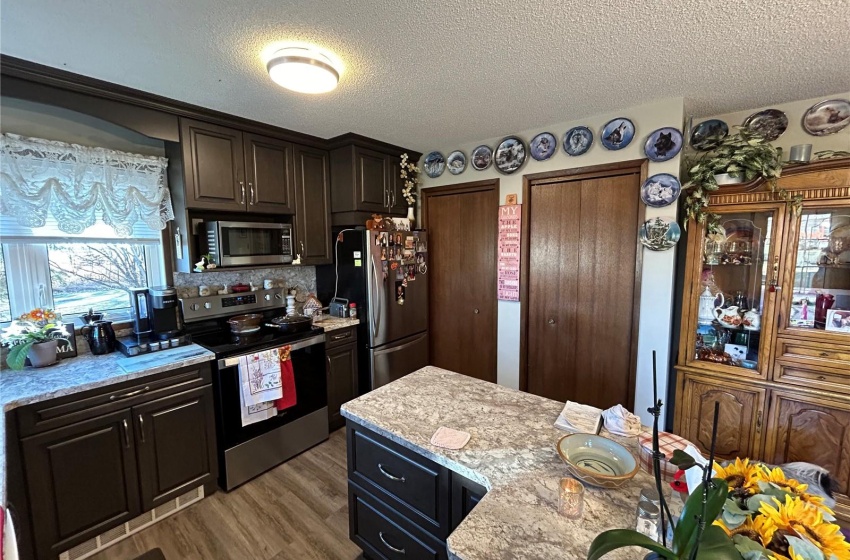 Rural Address, Golden West Rm No. 95, Saskatchewan S0G 0X0, 3 Bedrooms Bedrooms, 15 Rooms Rooms,3 BathroomsBathrooms,Acreage,For Sale,McKee Acreage,Rural Address,SK987615