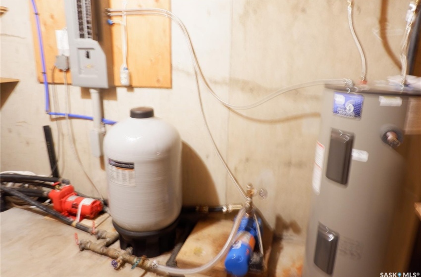 Utility room featuring electric water heater