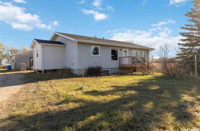 Front of house featuring a yard