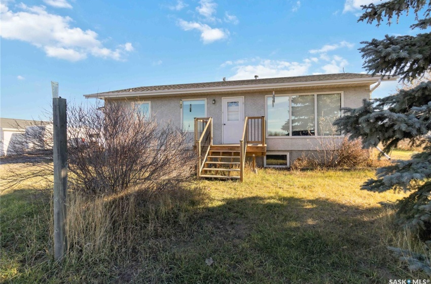 View of front of property featuring a front lawn