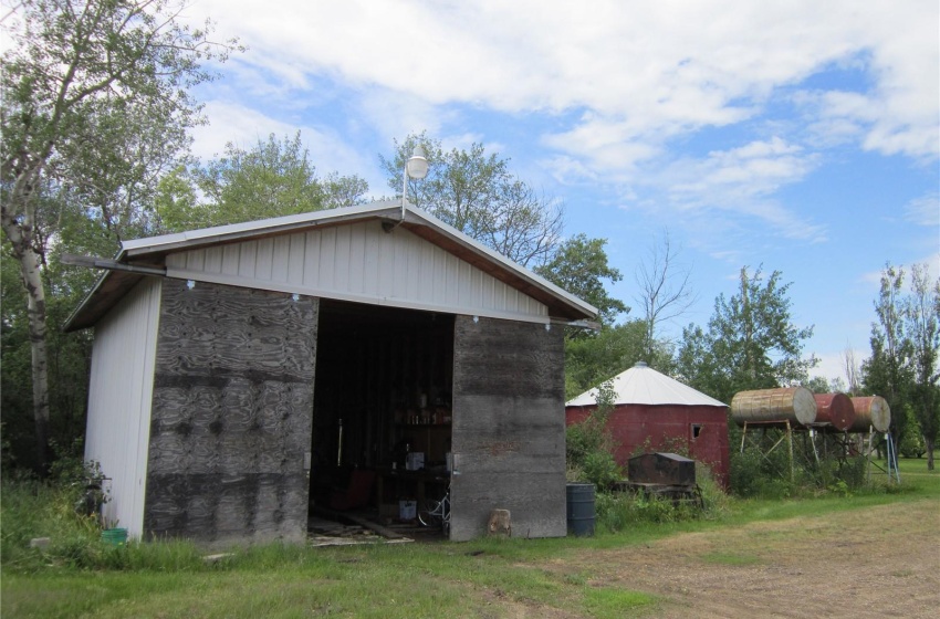 Rural Address, Willow Creek Rm No. 458, Saskatchewan S0E 1P0, 5 Bedrooms Bedrooms, 14 Rooms Rooms,3 BathroomsBathrooms,Acreage,For Sale,Wallington Acreage,Rural Address,SK993636