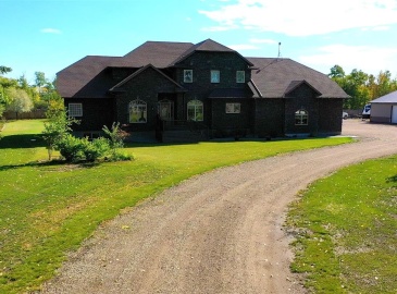 41 York Lake ROAD, Yorkton, Saskatchewan S3N 2X1, 5 Bedrooms Bedrooms, 21 Rooms Rooms,4 BathroomsBathrooms,Acreage,For Sale,41 York Lake Road,York Lake,SK993994