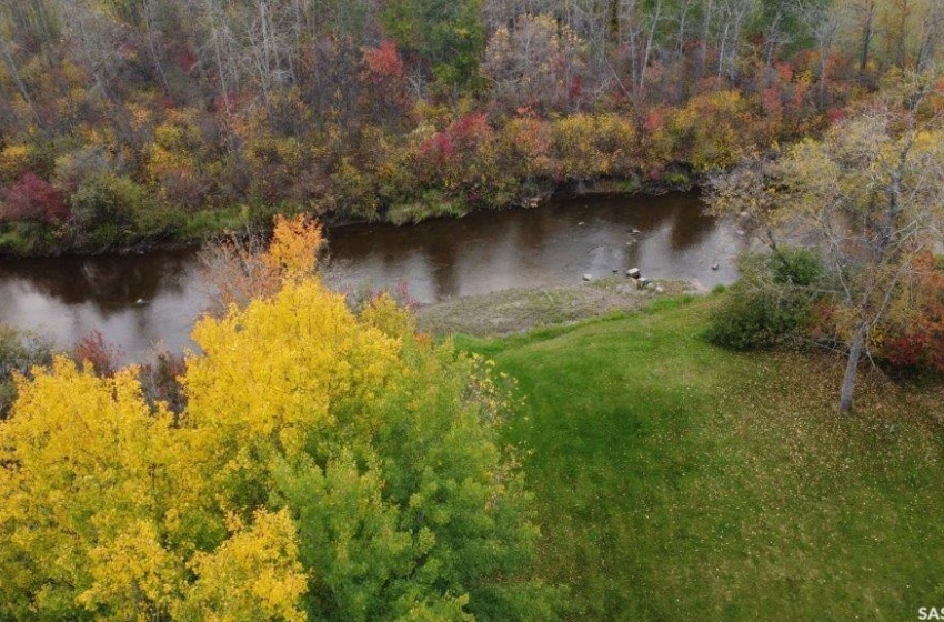 fir river far enough away but close enough for a walk to enjoy