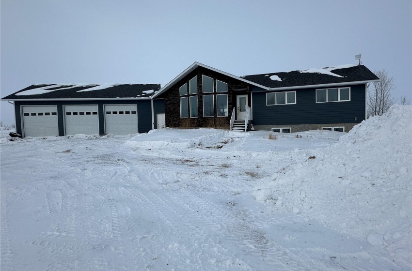 Rural Address, Weyburn Rm No. 67, Saskatchewan S4H 2K7, 6 Bedrooms Bedrooms, 16 Rooms Rooms,4 BathroomsBathrooms,Acreage,For Sale,Acreage - Weyburn RM #67,Rural Address,SK995966