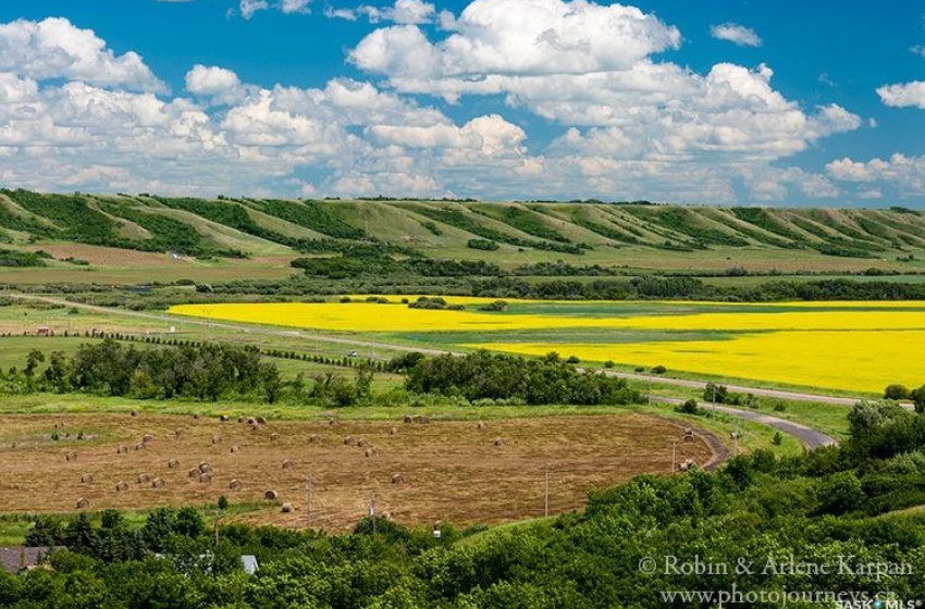 Rual Rural Address, Longlaketon Rm No. 219, Saskatchewan S0G 0J5, 2 Bedrooms Bedrooms, 6 Rooms Rooms,1 BathroomBathrooms,Acreage,For Sale,Valley House on 3.15 Acre Lot,Rural Address,SK995960