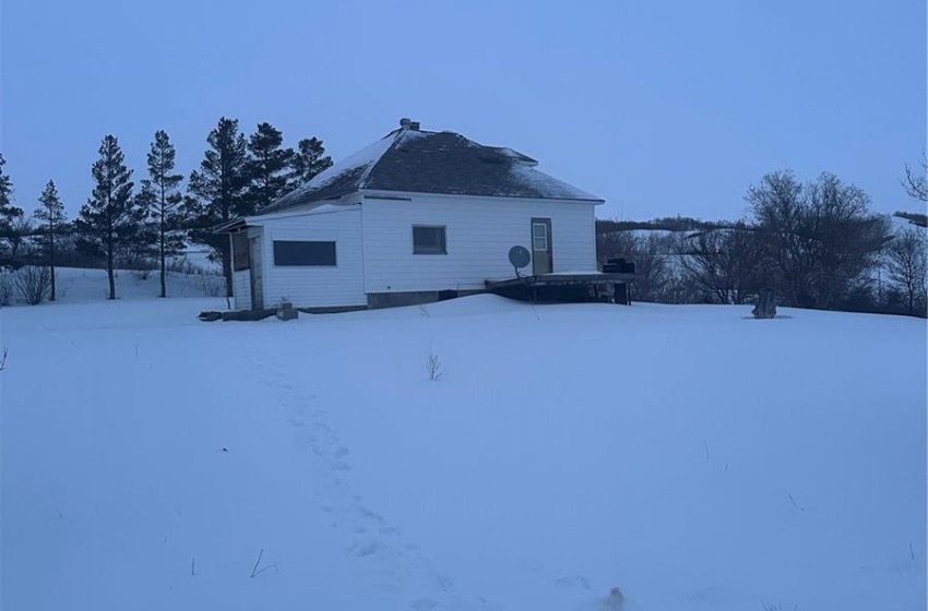 Rual Rural Address, Longlaketon Rm No. 219, Saskatchewan S0G 0J5, 2 Bedrooms Bedrooms, 6 Rooms Rooms,1 BathroomBathrooms,Acreage,For Sale,Valley House on 3.15 Acre Lot,Rural Address,SK995960