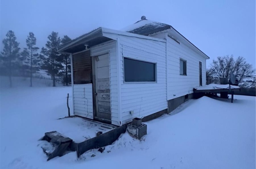 Rual Rural Address, Longlaketon Rm No. 219, Saskatchewan S0G 0J5, 2 Bedrooms Bedrooms, 6 Rooms Rooms,1 BathroomBathrooms,Acreage,For Sale,Valley House on 3.15 Acre Lot,Rural Address,SK995960