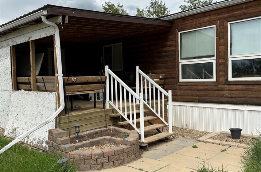 Rural Address, Gull Lake Rm No. 139, Saskatchewan S0N 1A0, 4 Bedrooms Bedrooms, 10 Rooms Rooms,2 BathroomsBathrooms,Acreage,For Sale,Gull Lake Acreage,Rural Address,SK996126