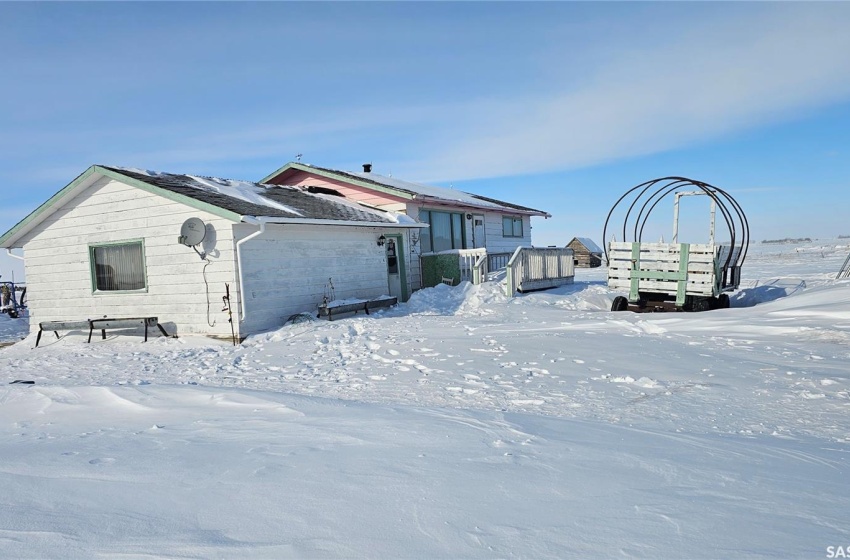 Rural Address, Success, Saskatchewan S0N 2R0, 2 Bedrooms Bedrooms, 7 Rooms Rooms,1 BathroomBathrooms,Acreage,For Sale,Acreage SE of Success,Rural Address,SK996262