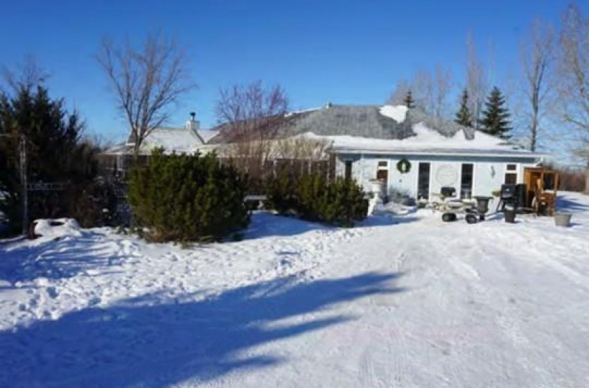 Rural Address, Carnduff, Saskatchewan S0C 0S0, 3 Bedrooms Bedrooms, 9 Rooms Rooms,1 BathroomBathrooms,Acreage,For Sale,MCKENNITT ACREAGE,Rural Address,SK996264