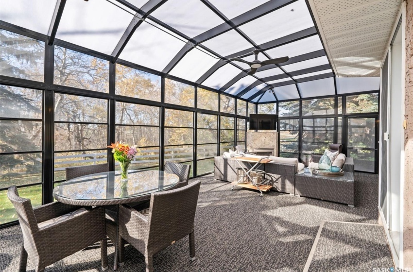 Sunroom / solarium featuring lofted ceiling