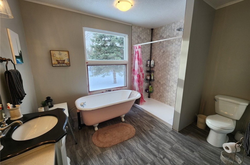 Rural Address, Tisdale Rm No. 427, Saskatchewan S0E 1T0, 2 Bedrooms Bedrooms, 11 Rooms Rooms,1 BathroomBathrooms,Acreage,For Sale,Browning Acreage,Rural Address,SK996814