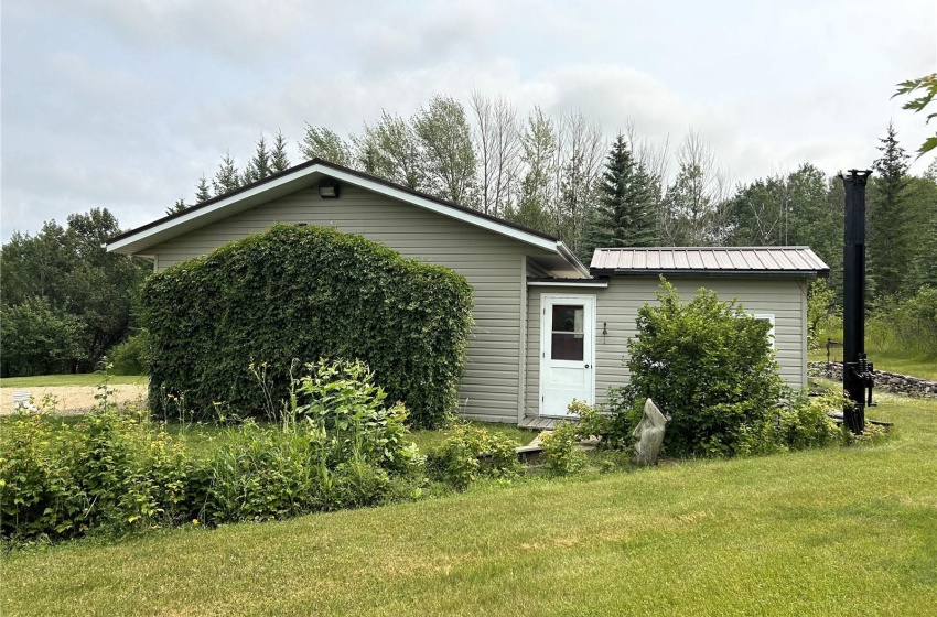 Rural Address, Hoodoo Rm No. 401, Saskatchewan S0K 4P0, 2 Bedrooms Bedrooms, 12 Rooms Rooms,2 BathroomsBathrooms,Acreage,For Sale,Wakaw Lake Acreage,Rural Address,SK996896