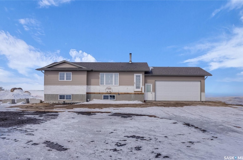 Rural Address, Laird Rm No. 404, Saskatchewan S0K 1Z0, 2 Bedrooms Bedrooms, 9 Rooms Rooms,2 BathroomsBathrooms,Acreage,For Sale,Friesen Acreage,Rural Address,SK997155